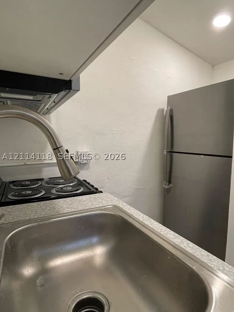 2484 SW 10th St #4 - eff