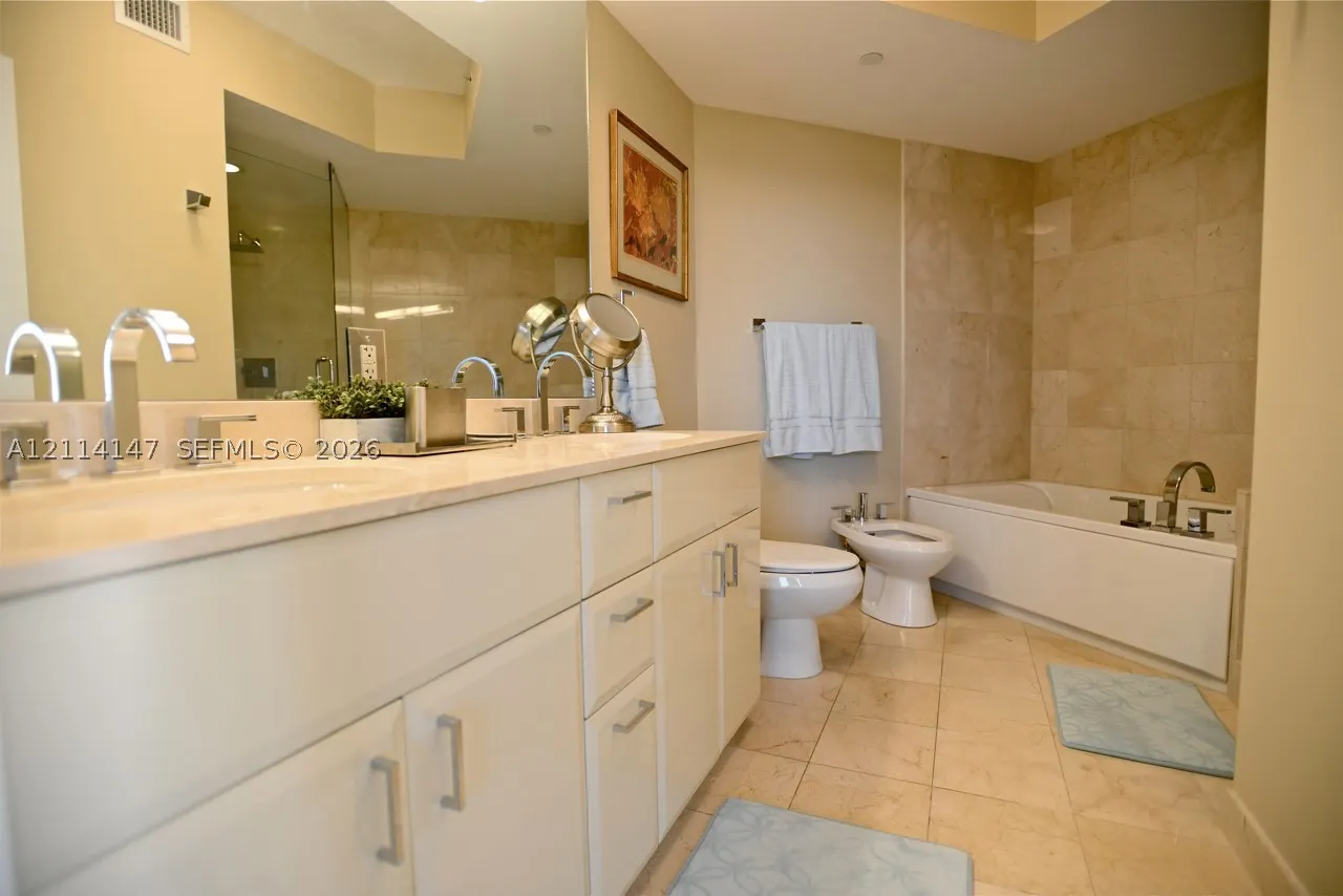 6365 Collins Ave #3908