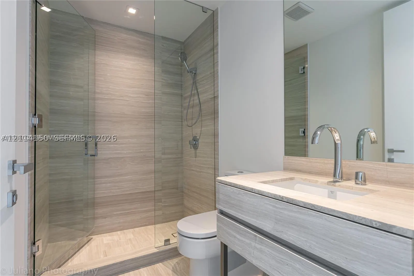 18975 Collins Ave #4705 & CABANA