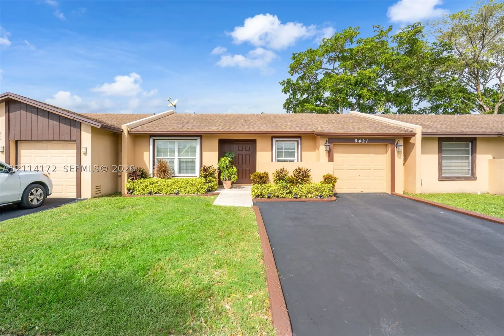 9421 S Meadows Cir