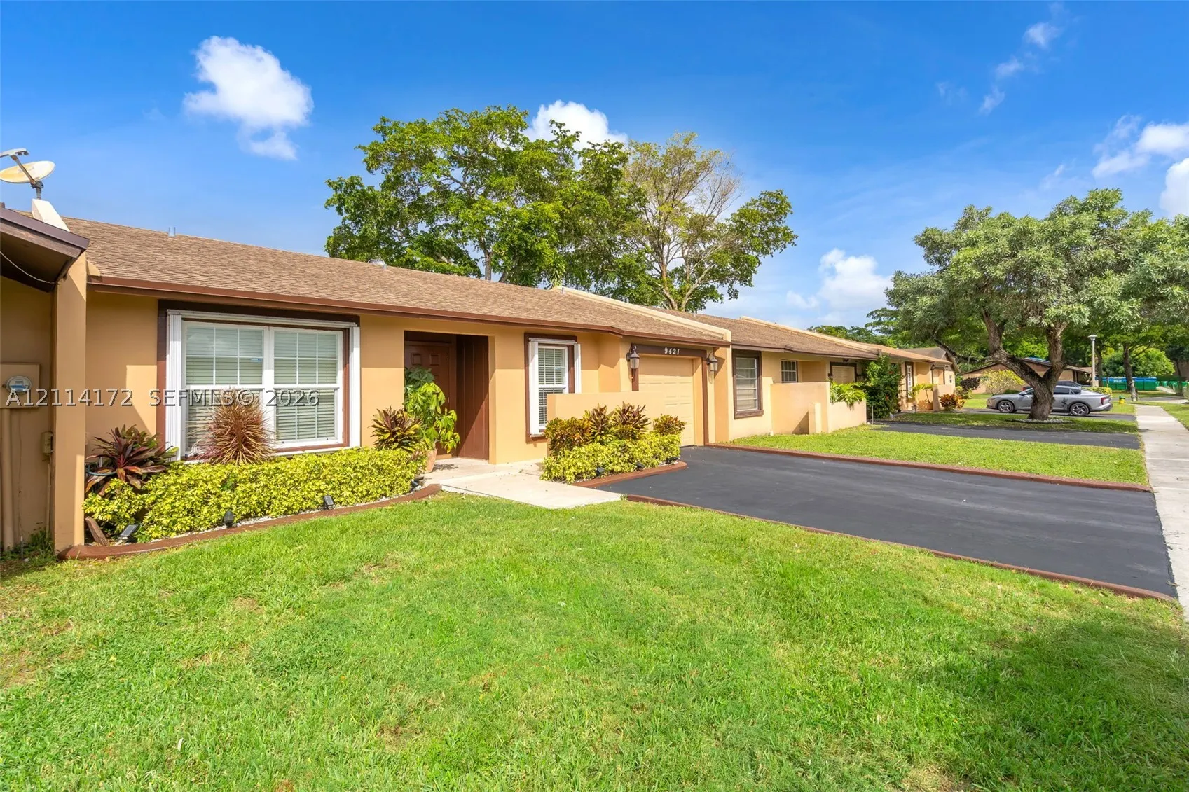 9421 S Meadows Cir