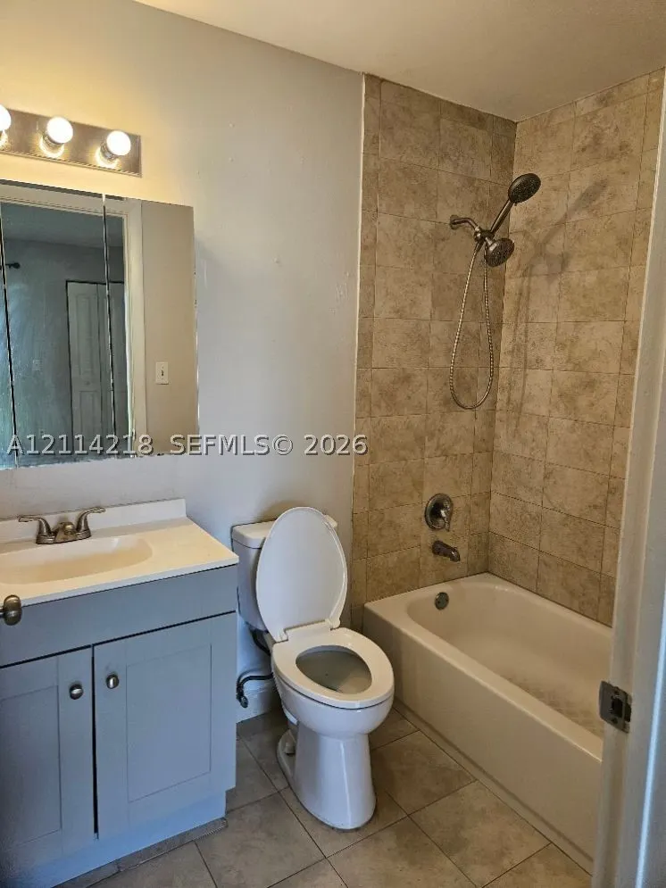 1116 Meadows Cir #1116