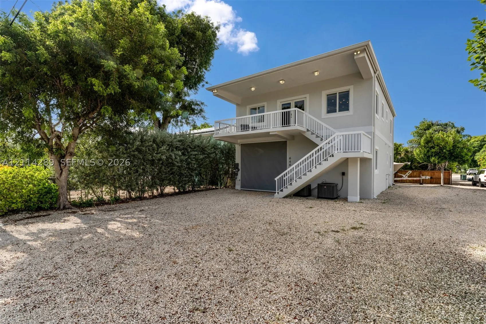 646 Cabrera St