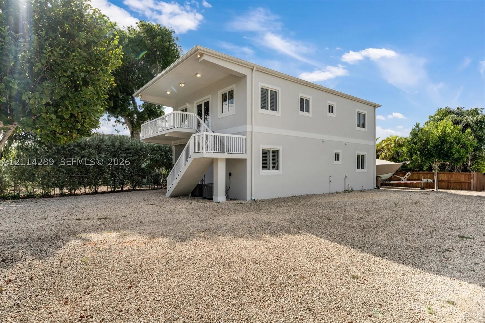 646 Cabrera St