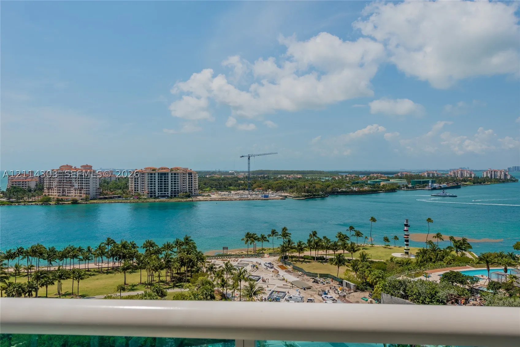 300 S Pointe Dr #1504