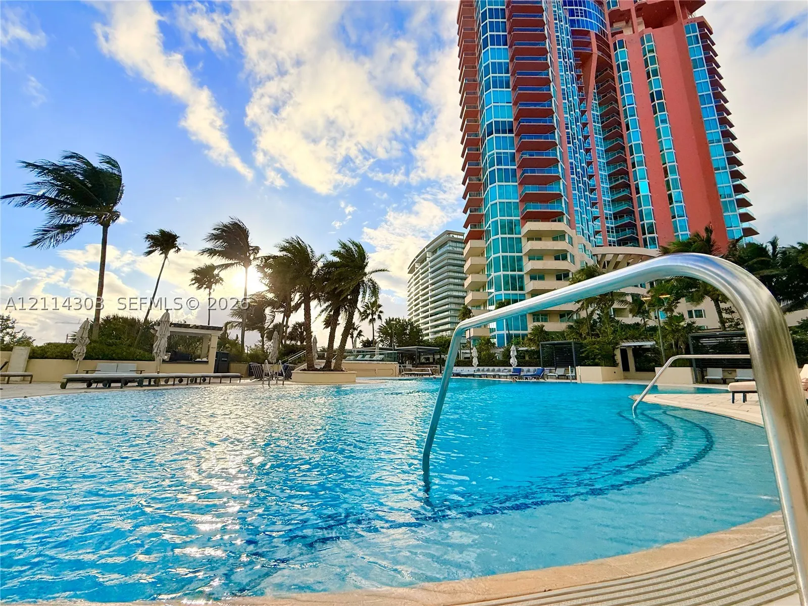 300 S Pointe Dr #1504