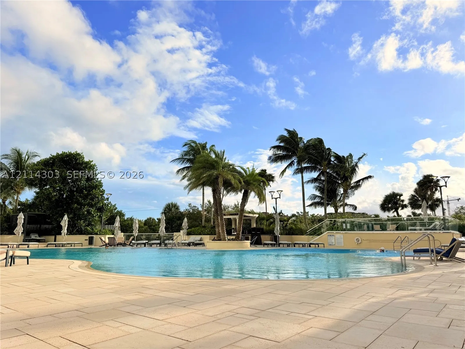 300 S Pointe Dr #1504