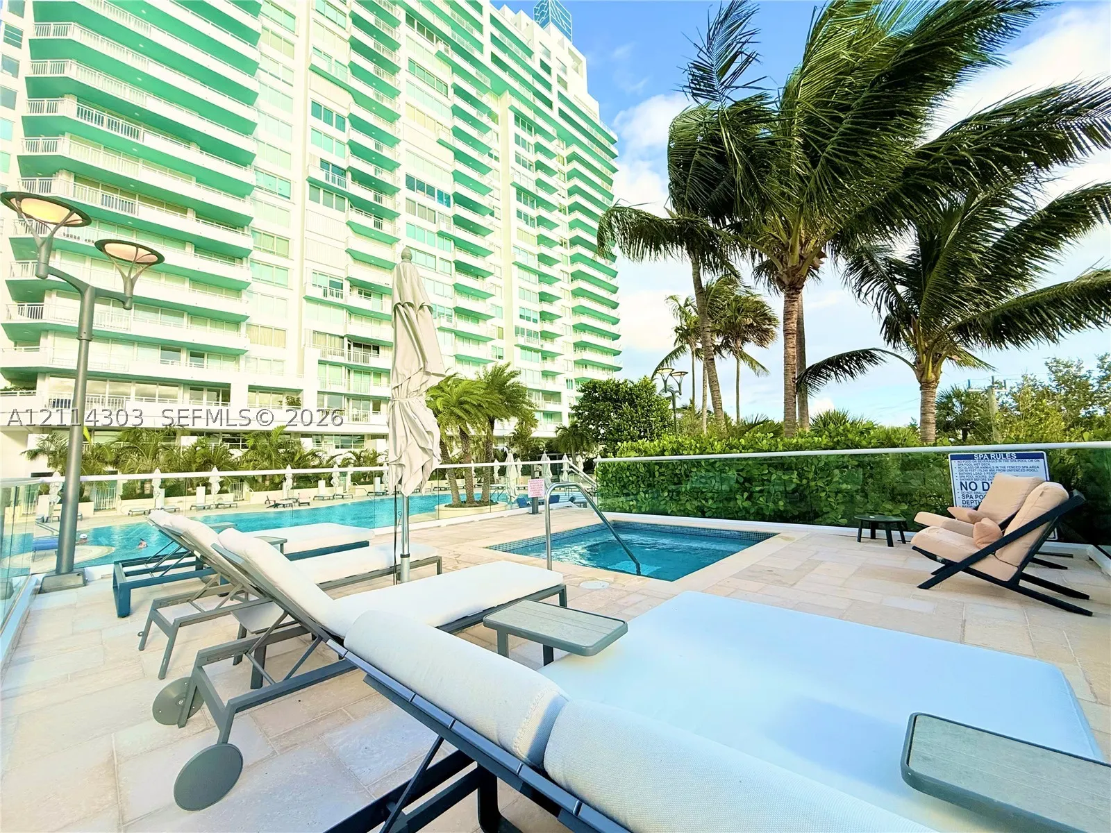 300 S Pointe Dr #1504