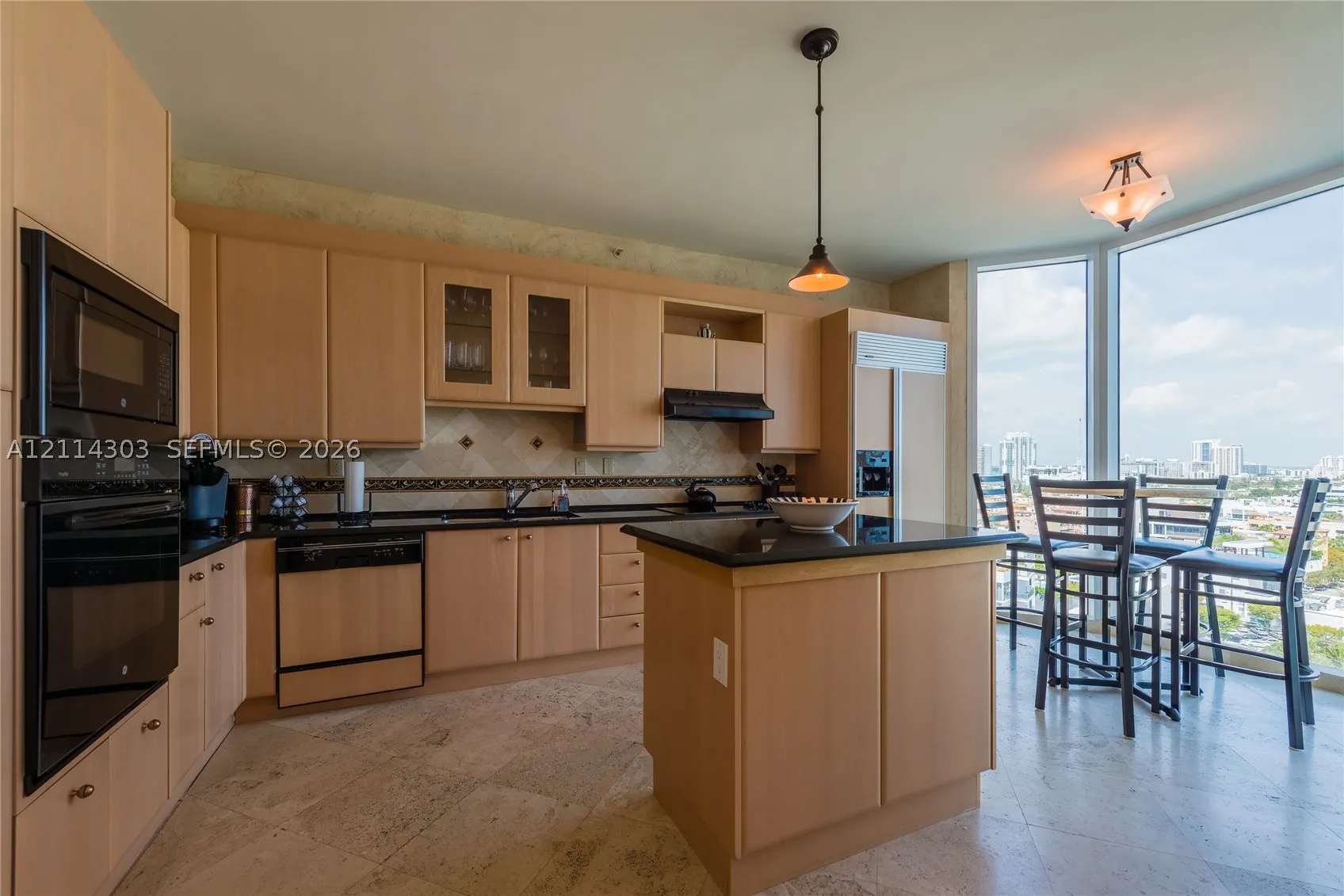 300 S Pointe Dr #1504