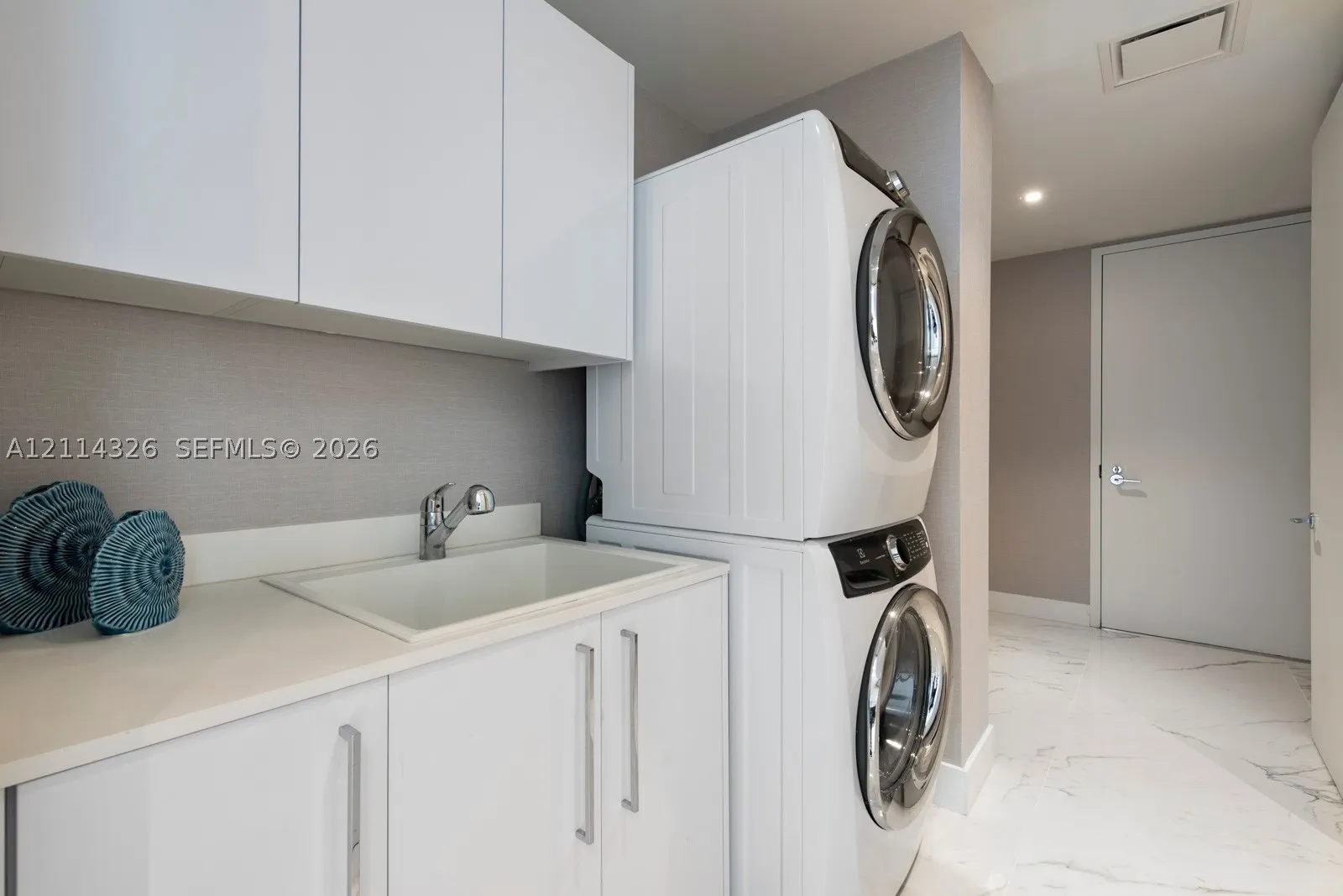 15701 Collins Ave #4601