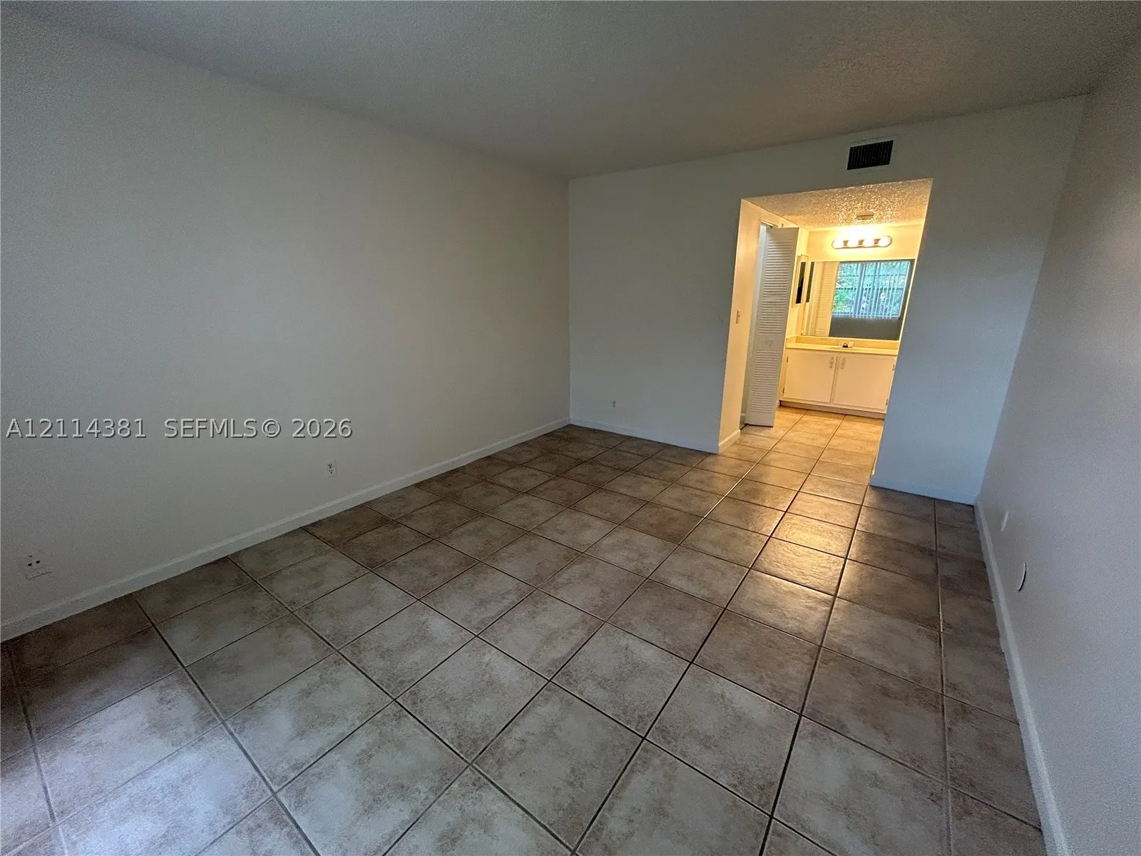 4384 NW 9th Ave #20-2C