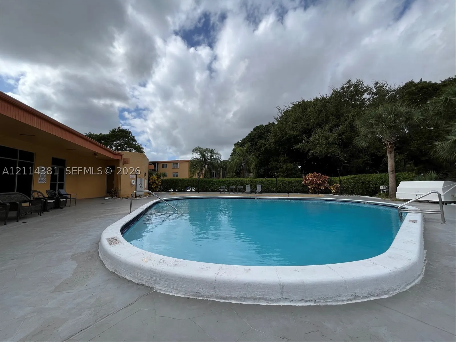 4384 NW 9th Ave #20-2C
