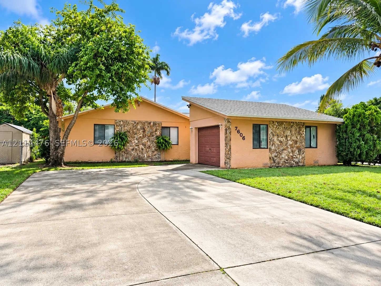 7606 SW 8th Ct
