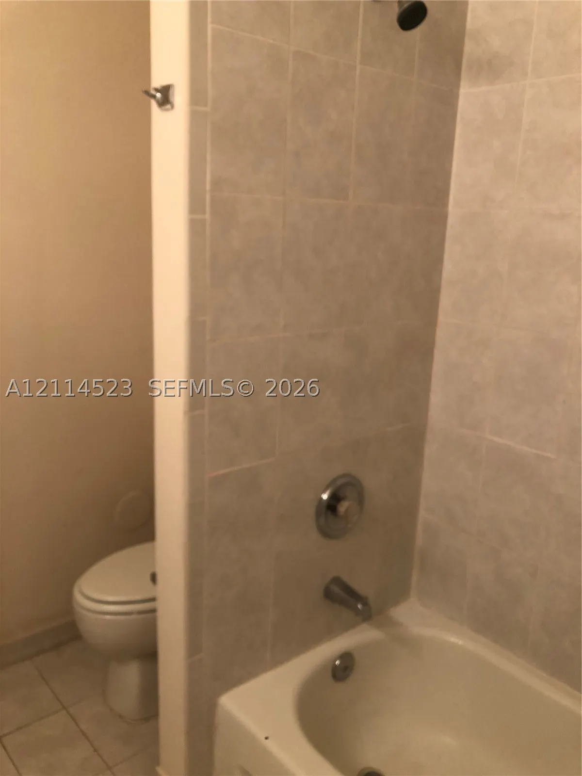 2733 NE 3rd Ct #103