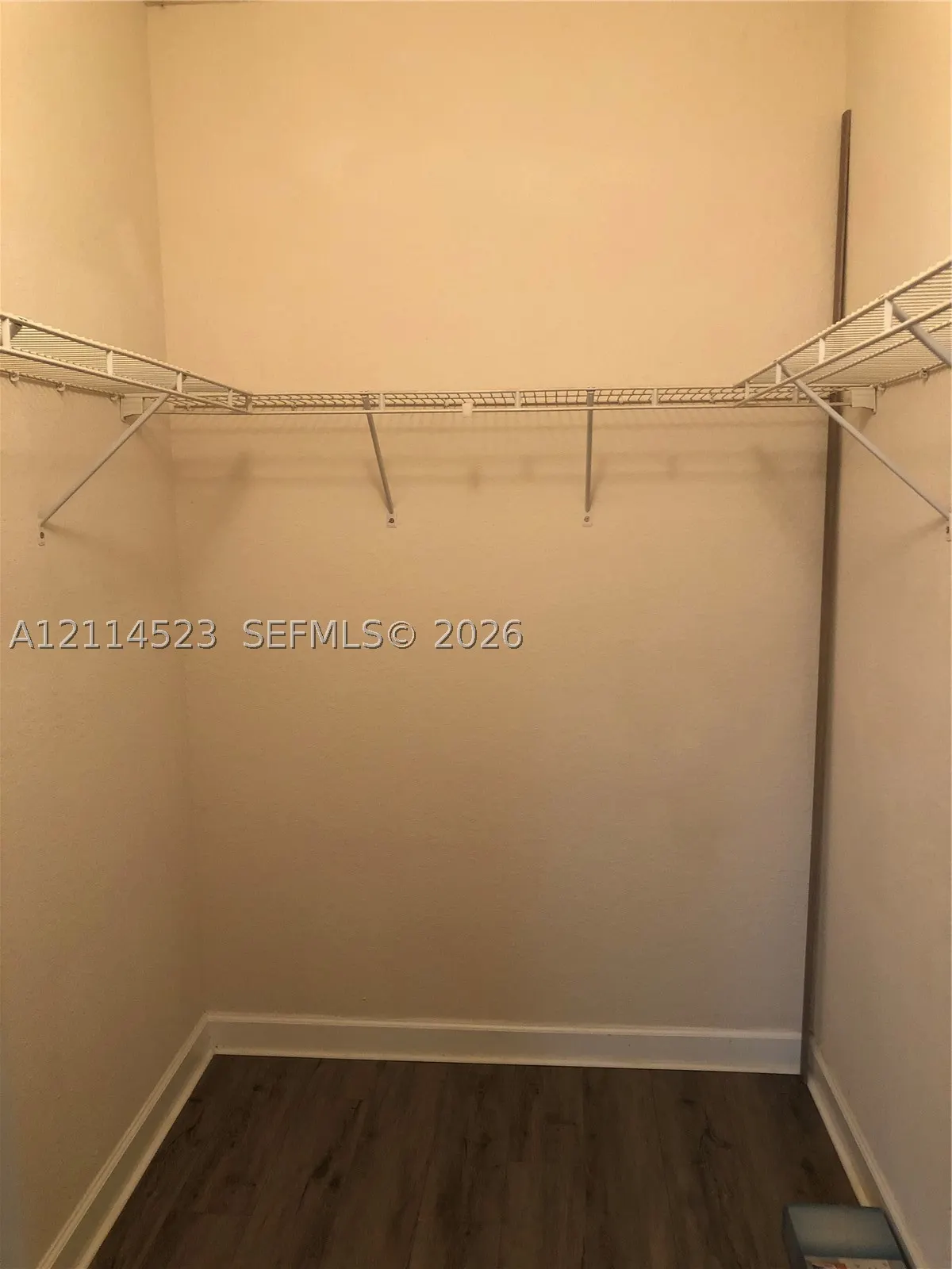 2733 NE 3rd Ct #103