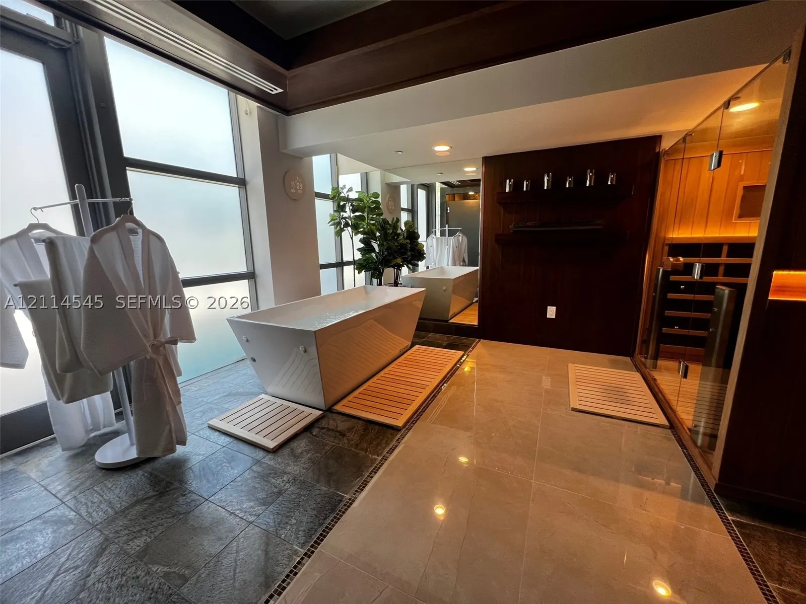 5875 Collins Ave #1503