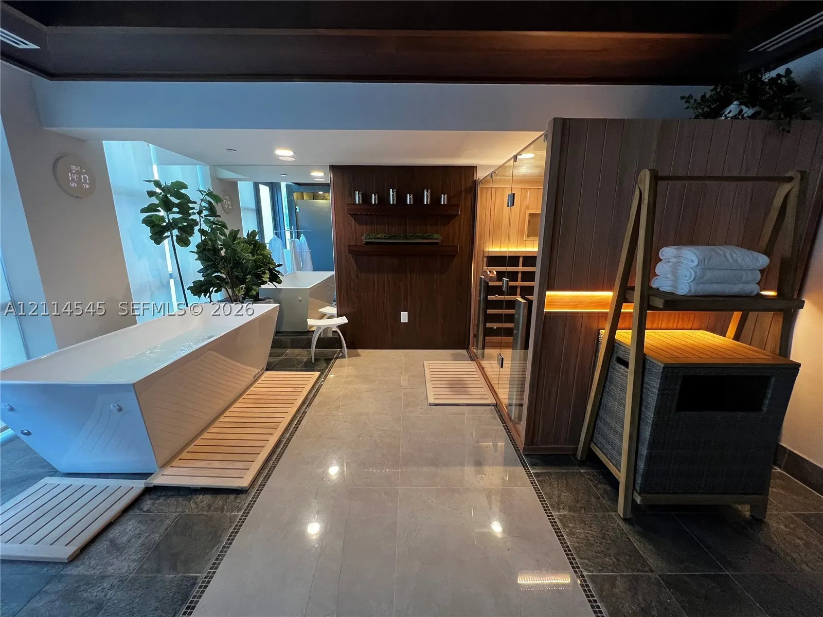 5875 Collins Ave #1503