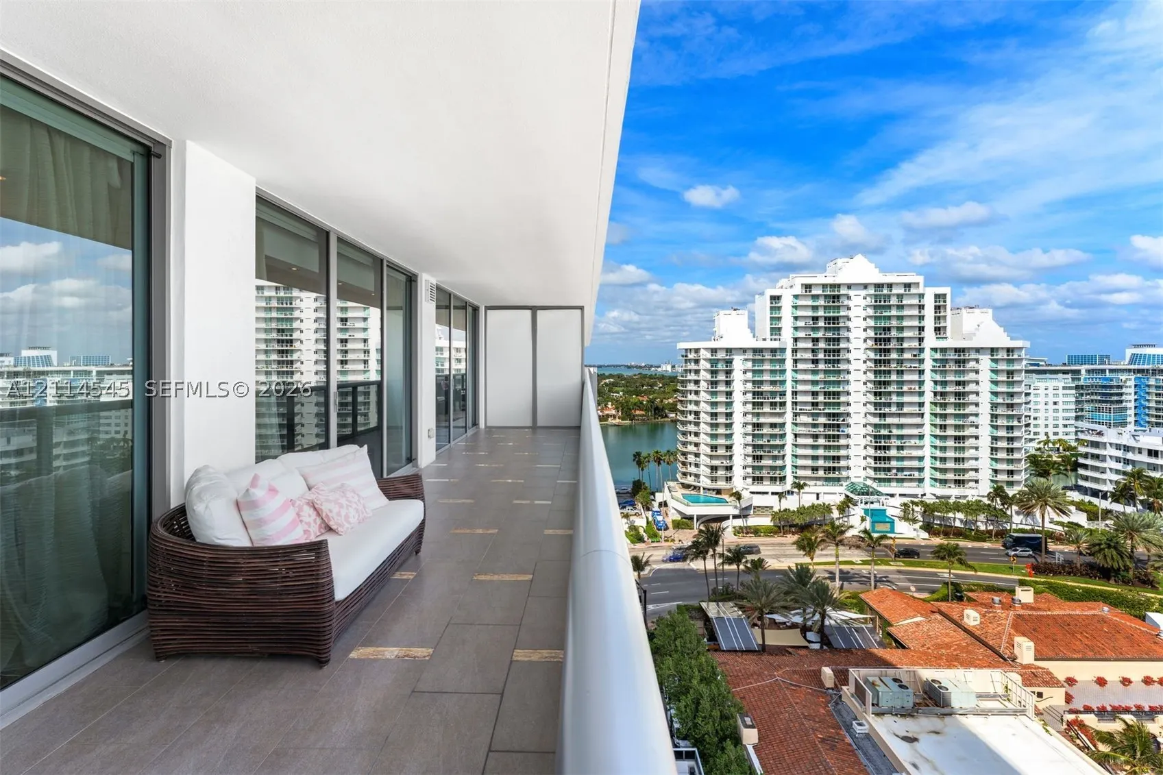 5875 Collins Ave #1503
