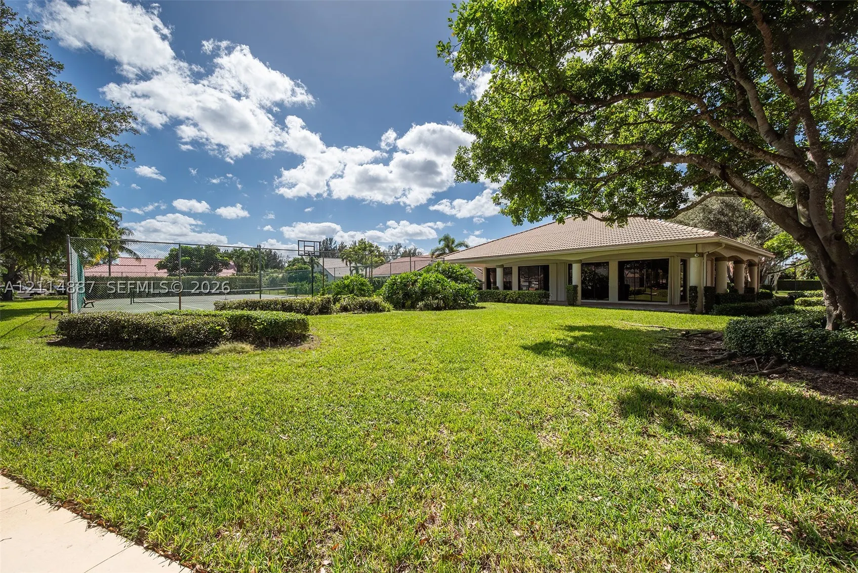 5722 Aspen Ridge Cir