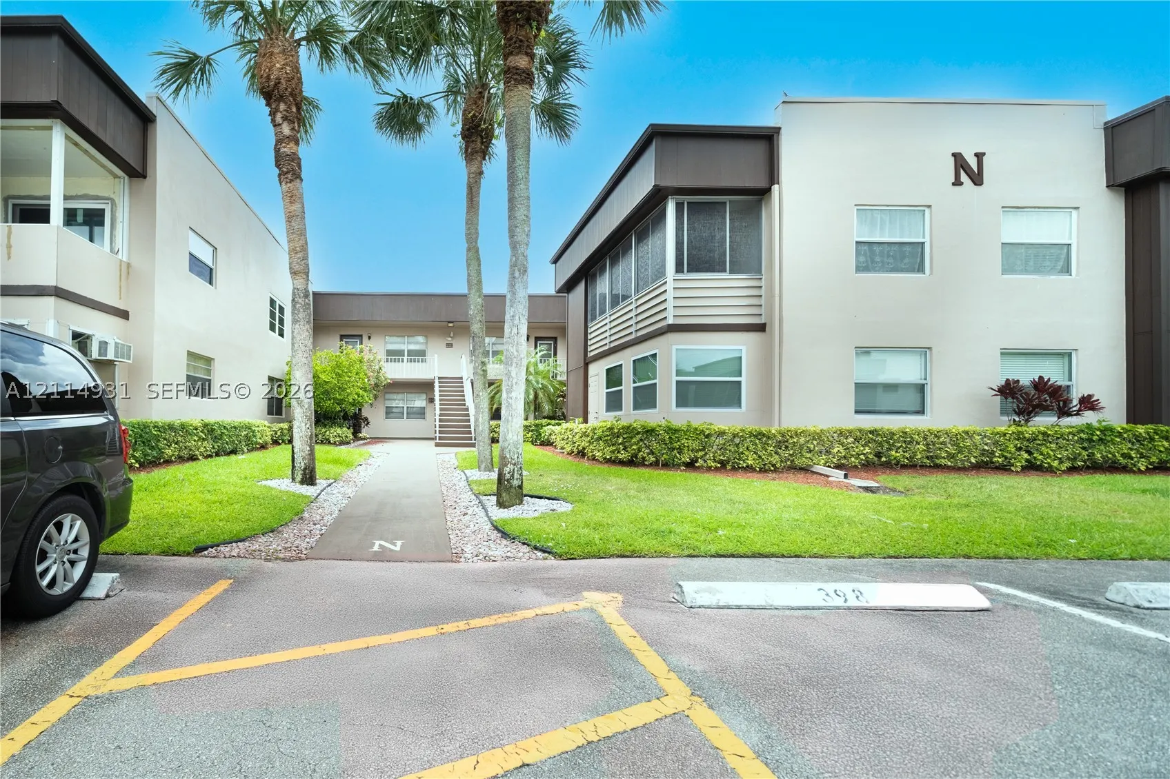 642 N Normandy  N #642