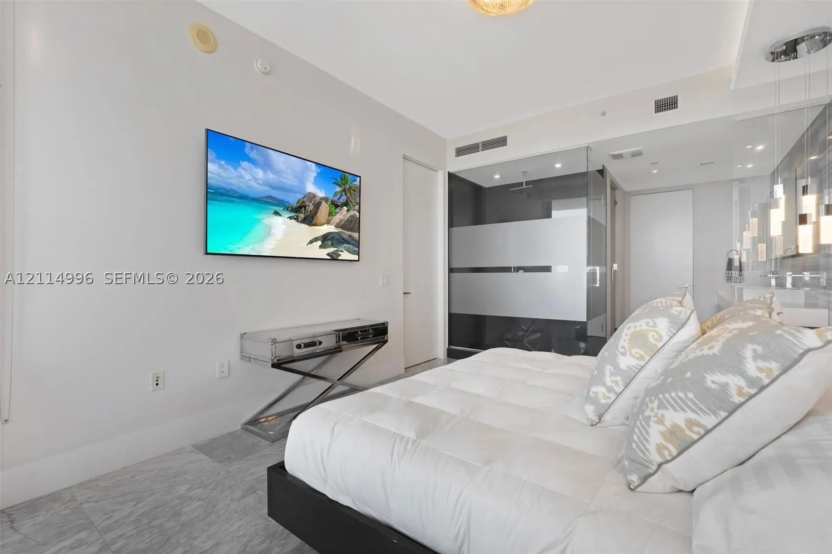 1100 Biscayne Blvd #5904
