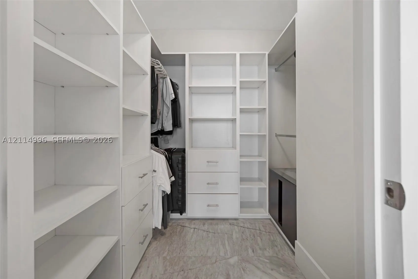1100 Biscayne Blvd #5904