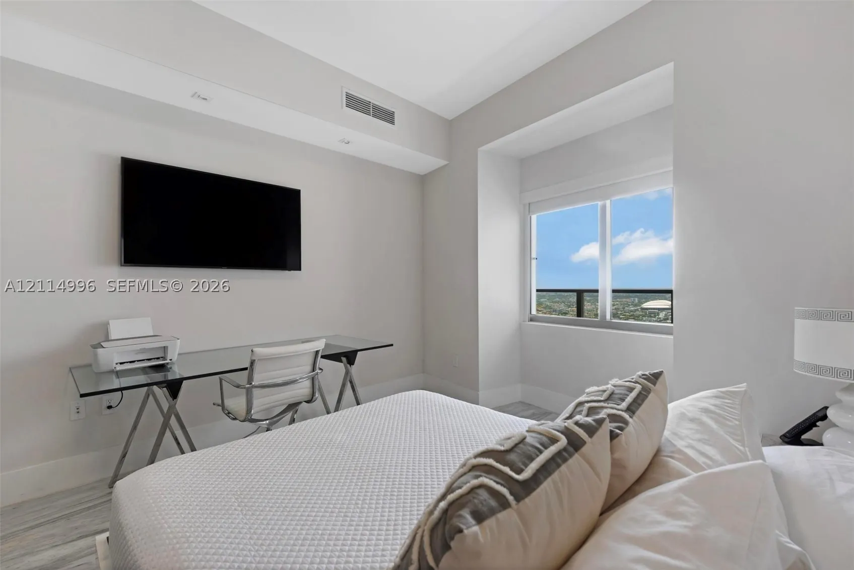 1100 Biscayne Blvd #5904