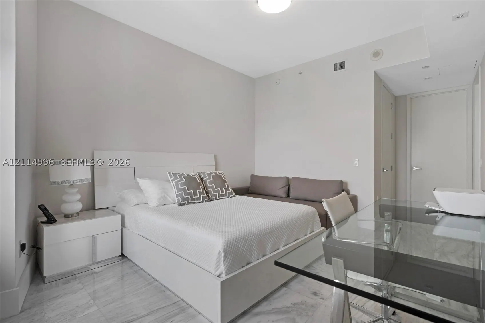 1100 Biscayne Blvd #5904