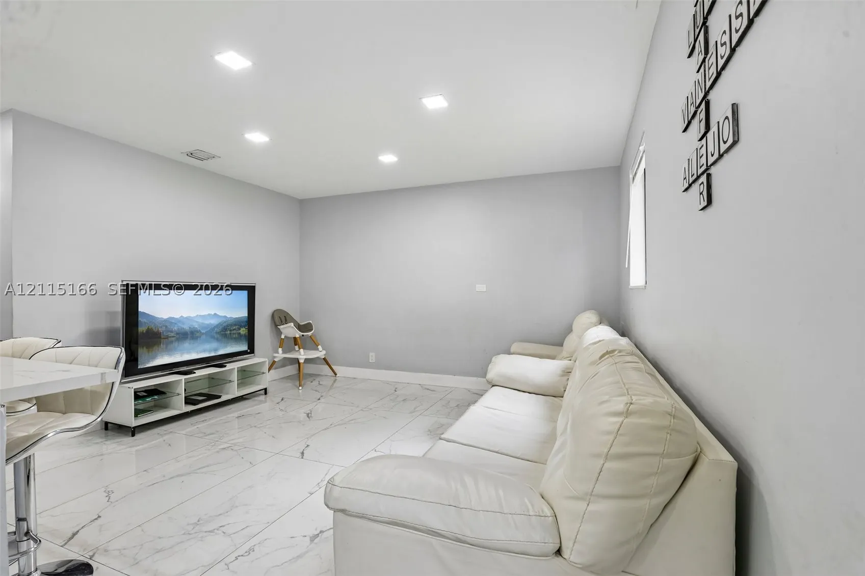1421 N 68th Ter