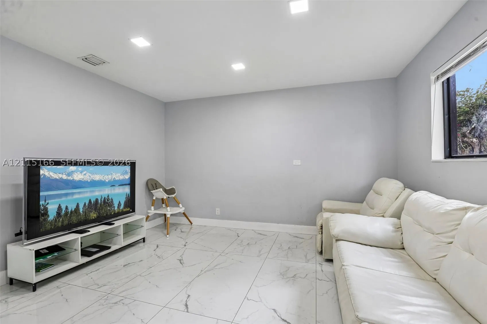1421 N 68th Ter