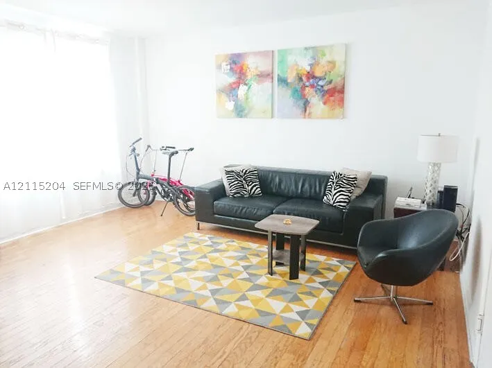 1200 Euclid Ave #206