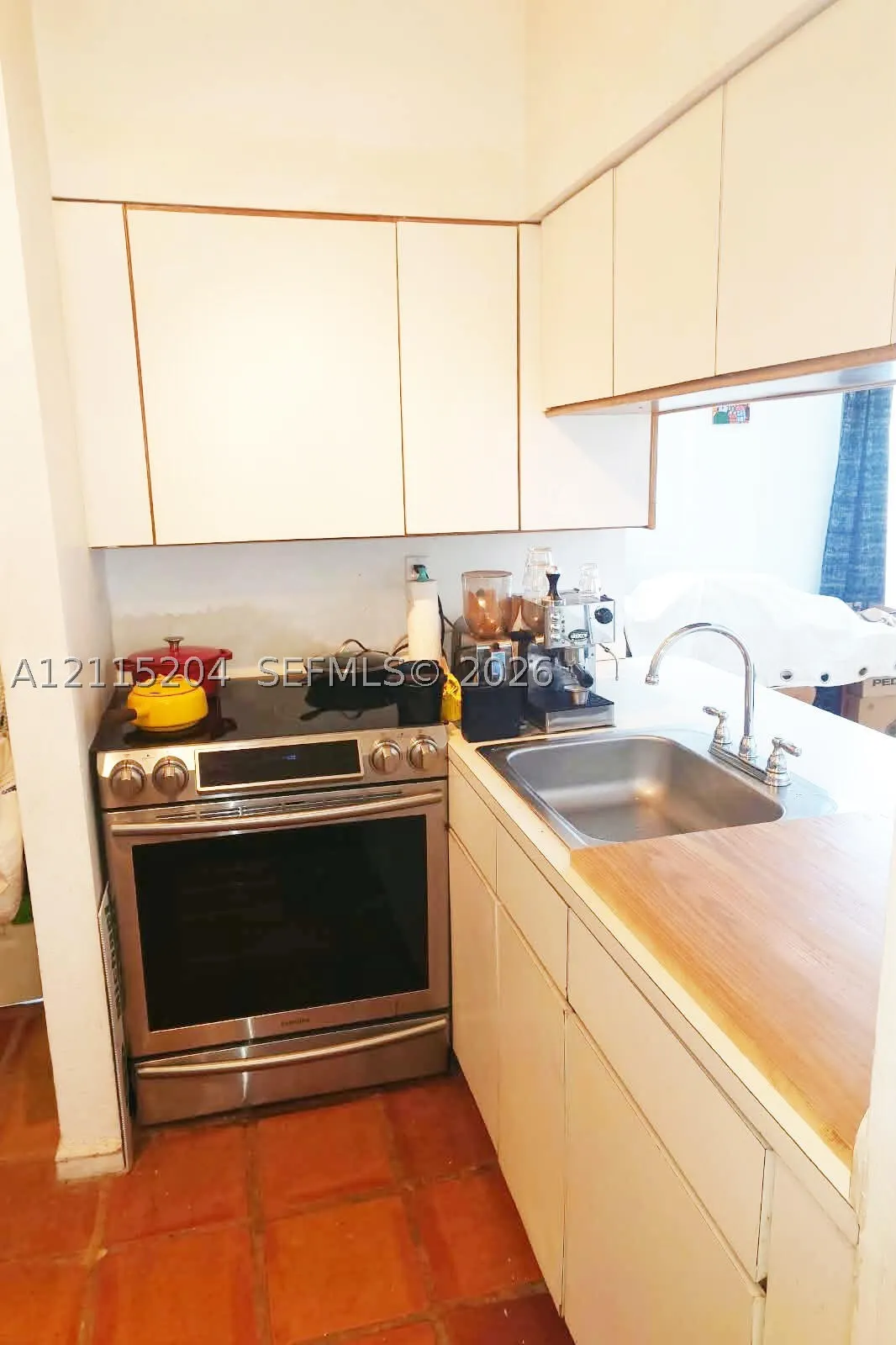 1200 Euclid Ave #206