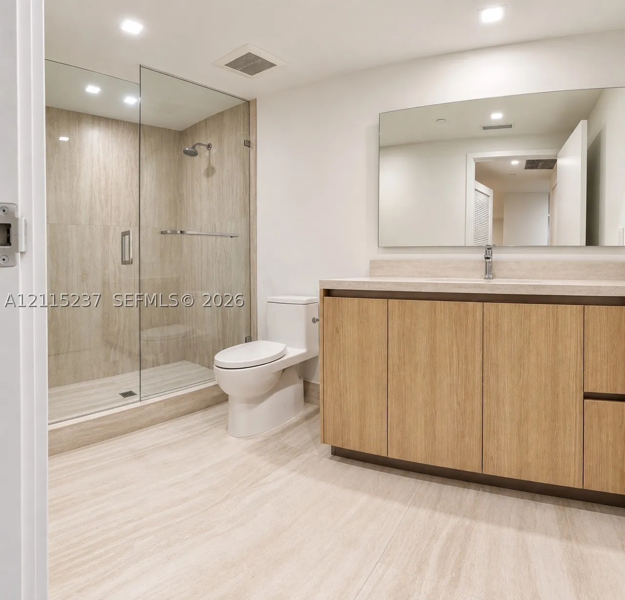 2411 Laguna Cir #802