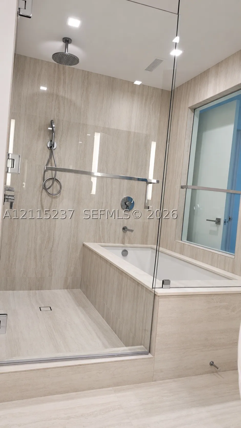 2411 Laguna Cir #802