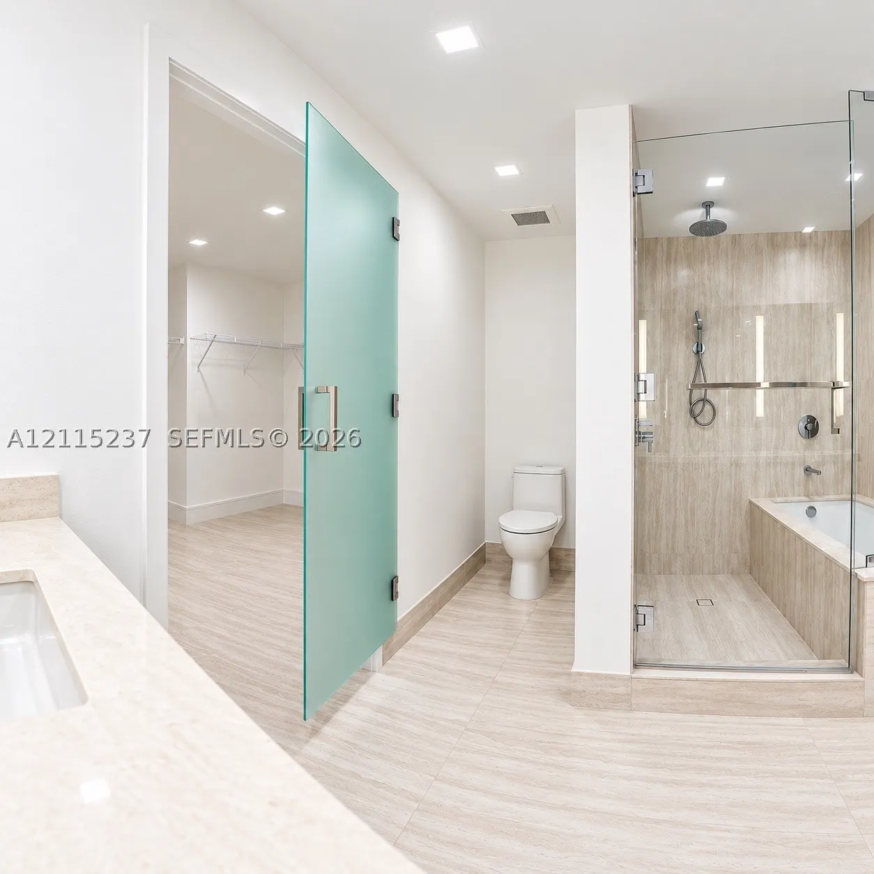 2411 Laguna Cir #802