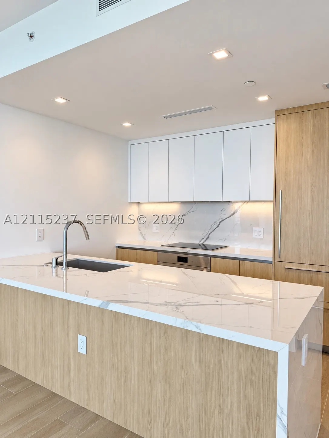 2411 Laguna Cir #802