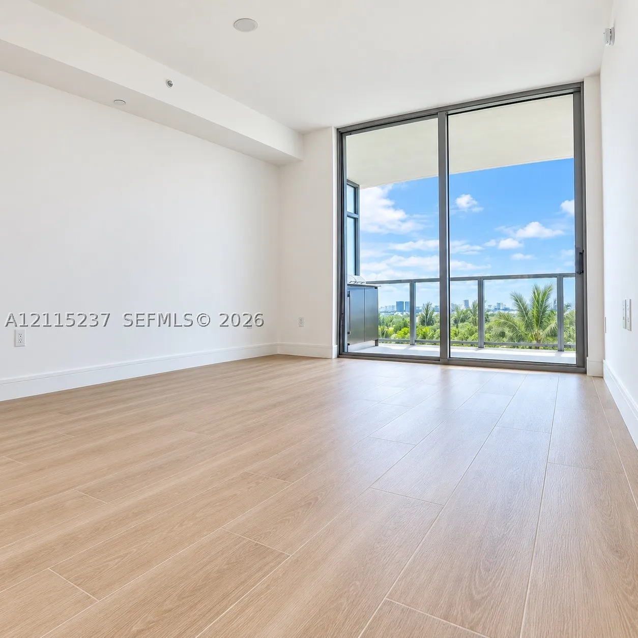 2411 Laguna Cir #802