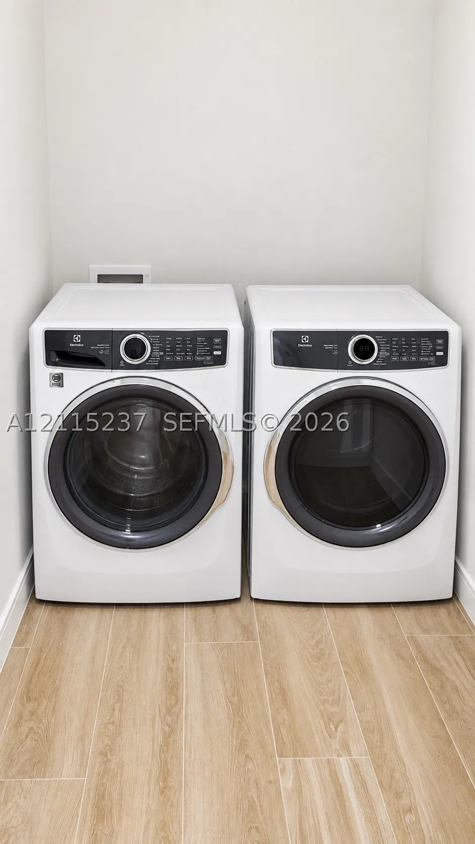 2411 Laguna Cir #802