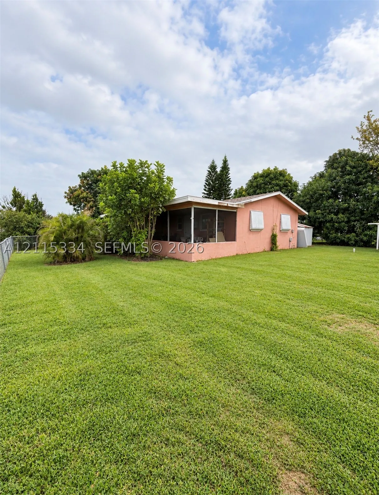 902 Palm Blvd