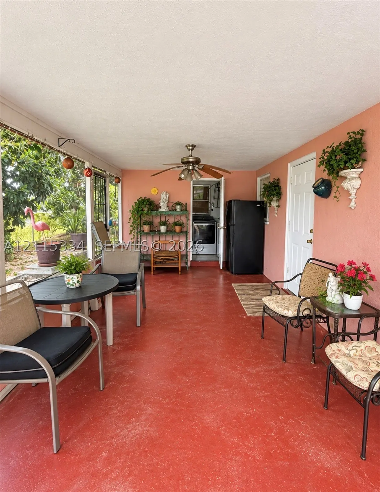 902 Palm Blvd