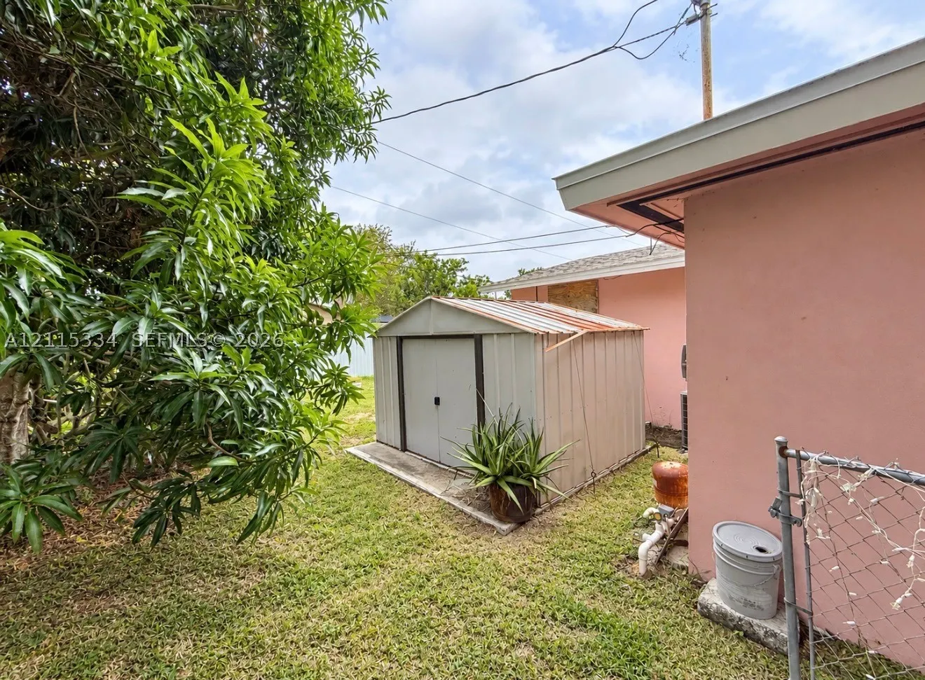 902 Palm Blvd
