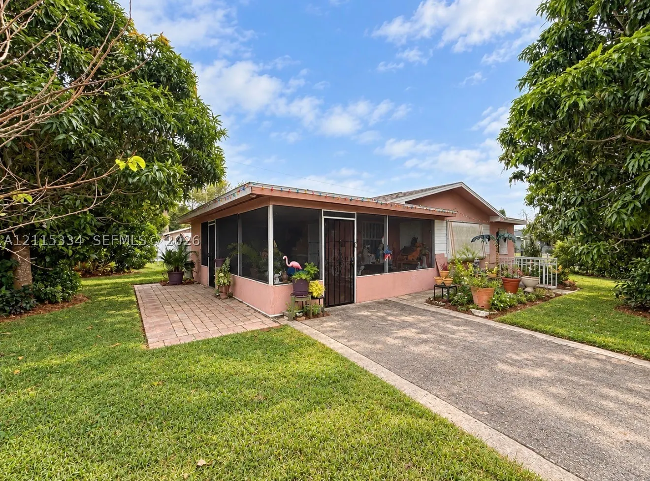 902 Palm Blvd