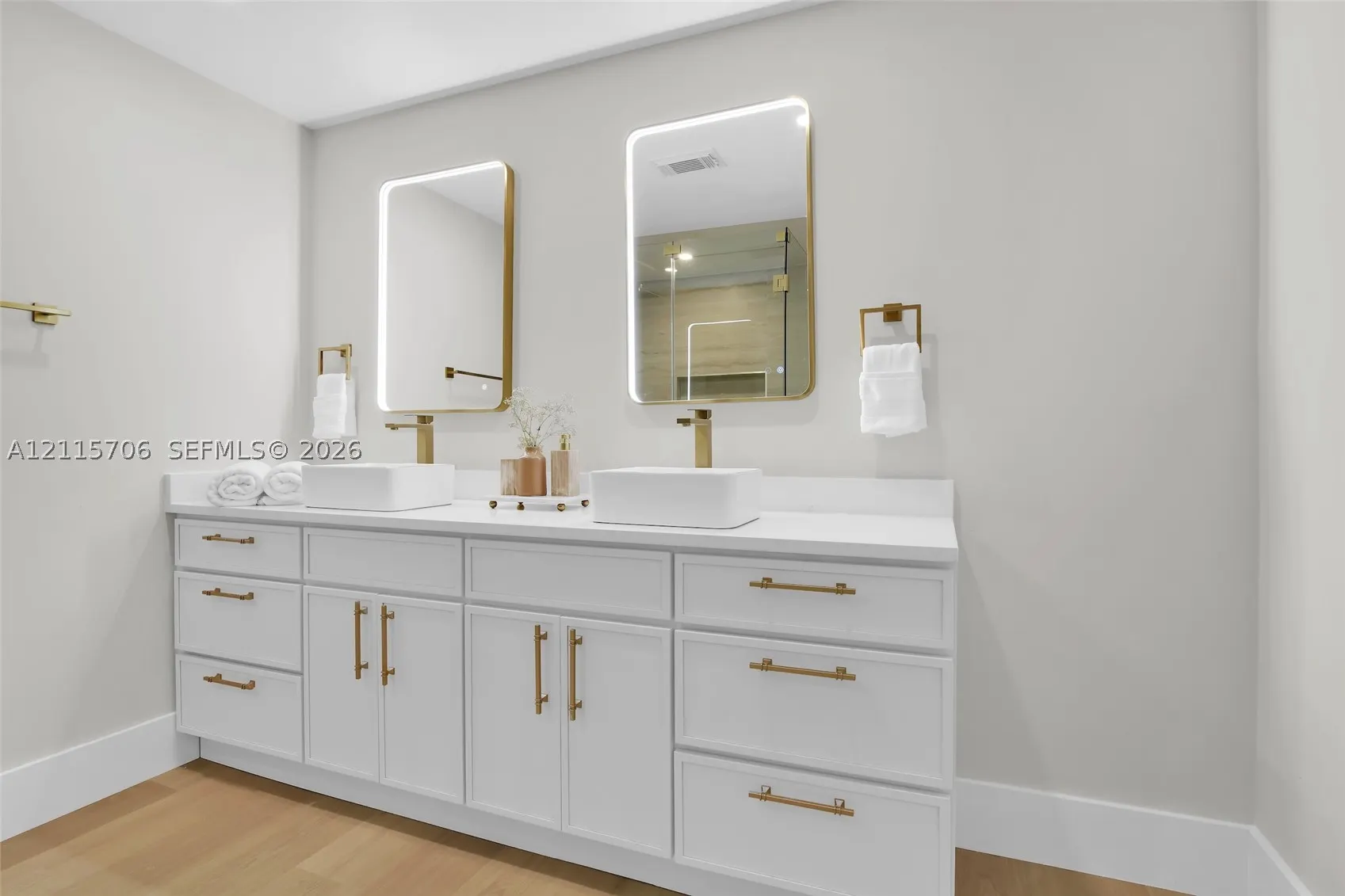 5184 Deerhurst Crescent Cir