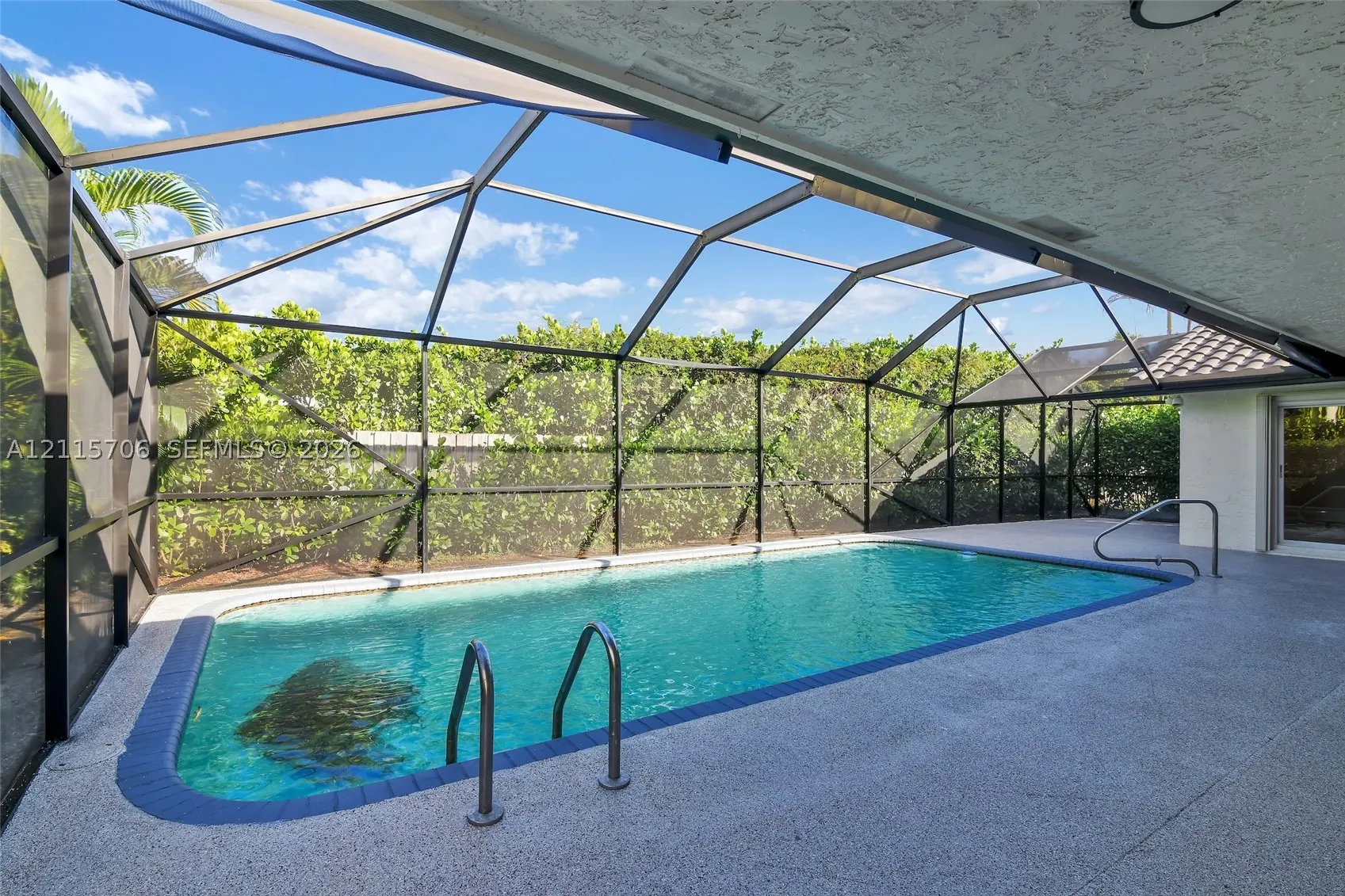 5184 Deerhurst Crescent Cir