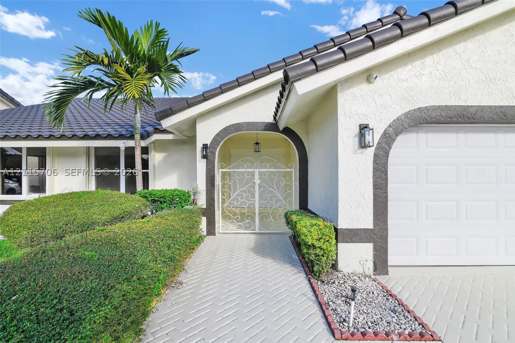 5184 Deerhurst Crescent Cir