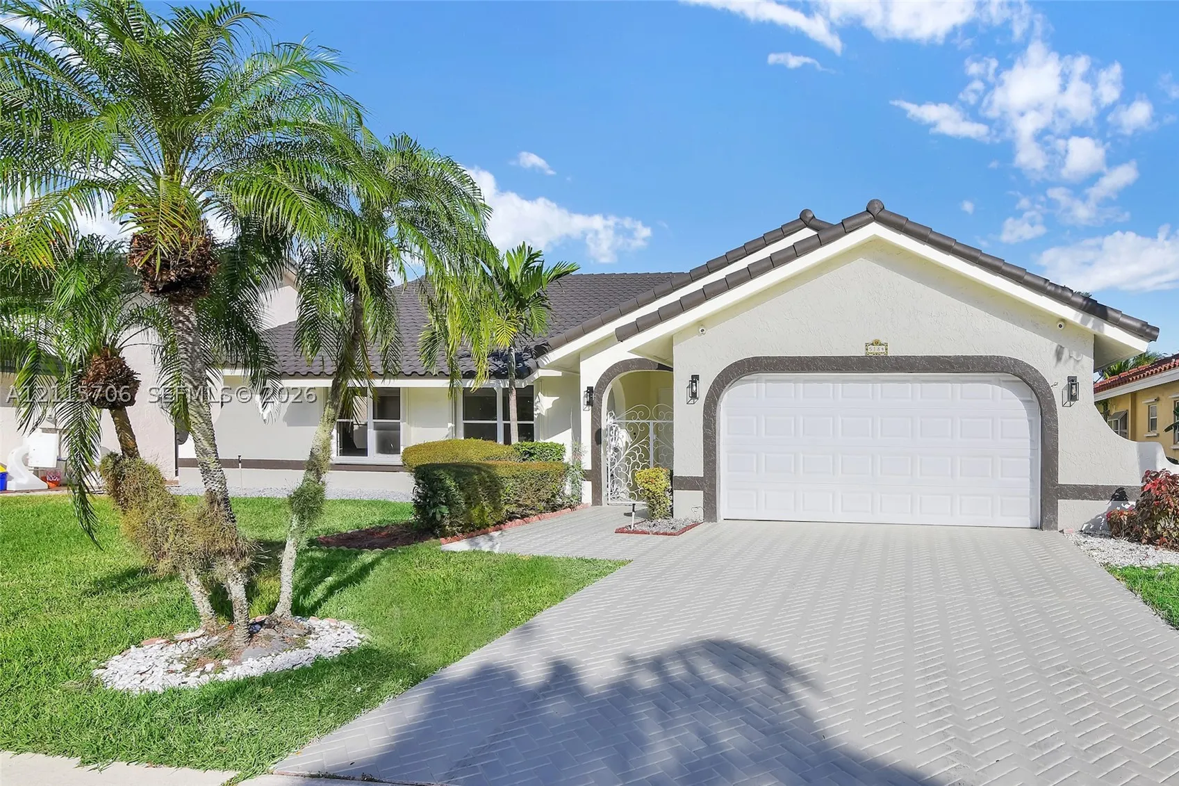 5184 Deerhurst Crescent Cir