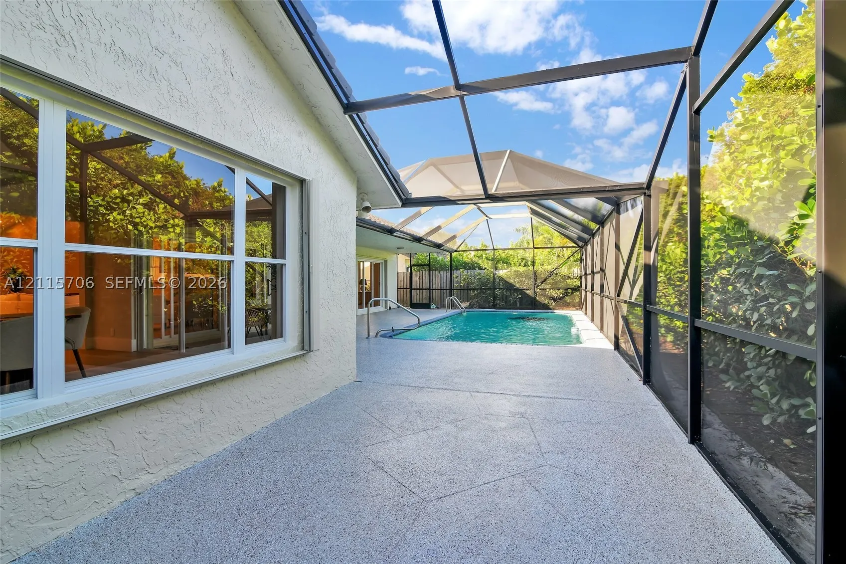 5184 Deerhurst Crescent Cir