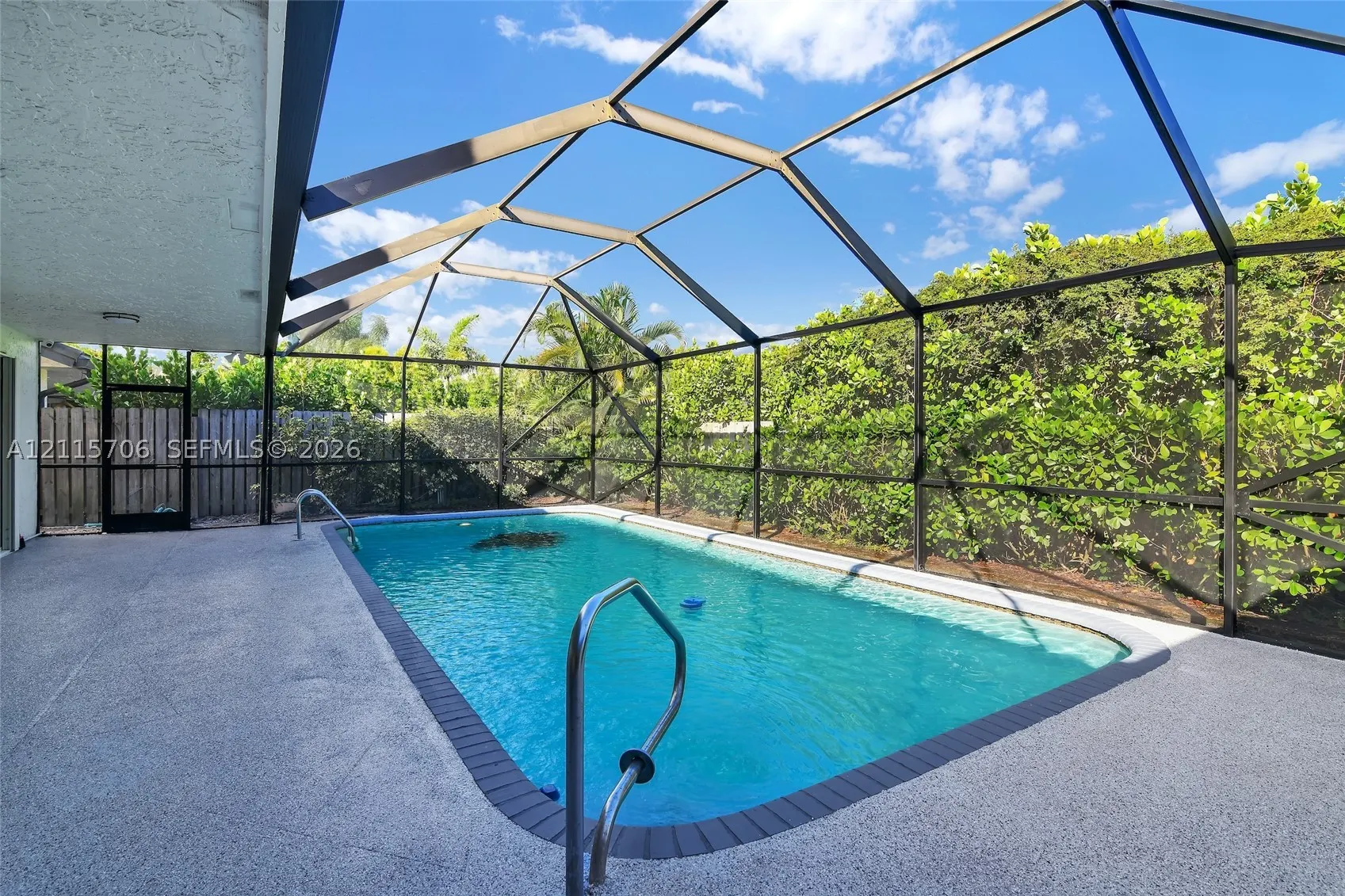 5184 Deerhurst Crescent Cir