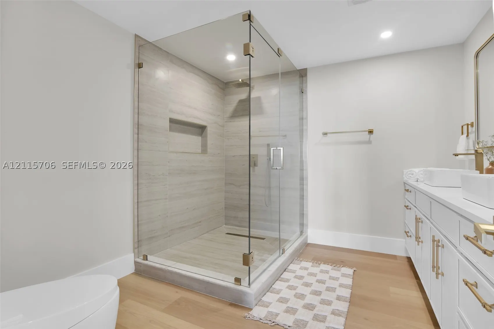 5184 Deerhurst Crescent Cir