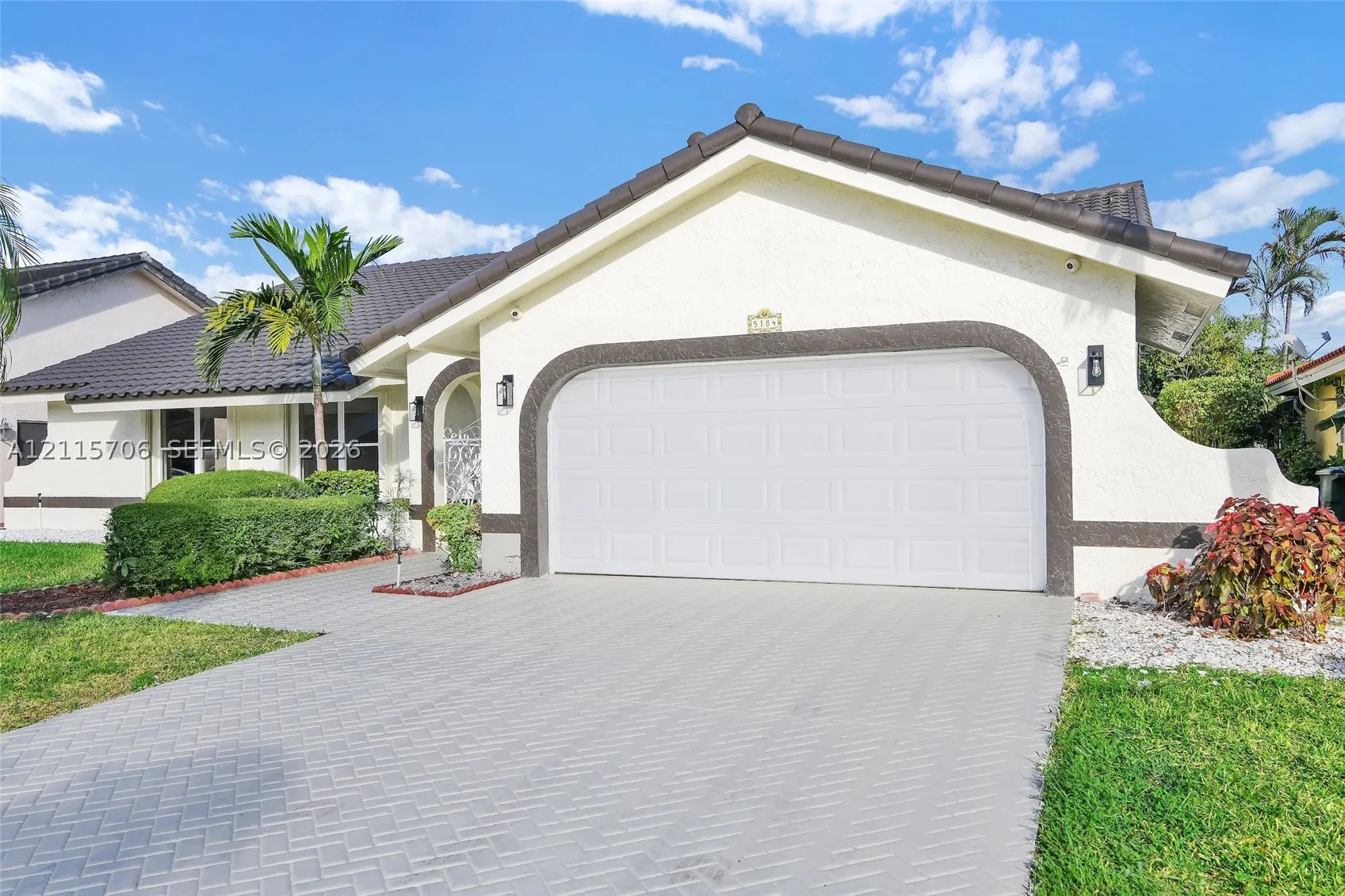5184 Deerhurst Crescent Cir